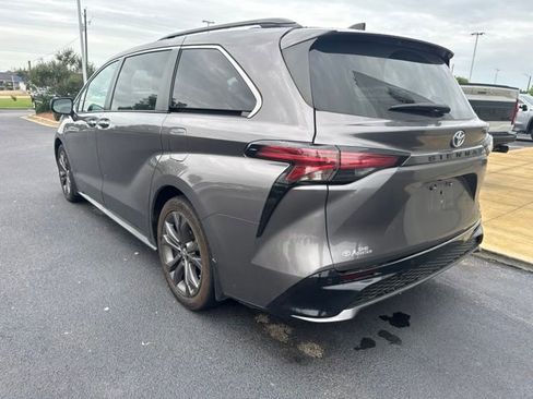 Used 2022 Toyota Sienna XSE w/ XSE Plus Package FWD image 7