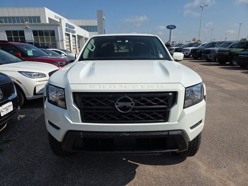 Used 2022 Nissan Frontier SV AWD/4WD image 7