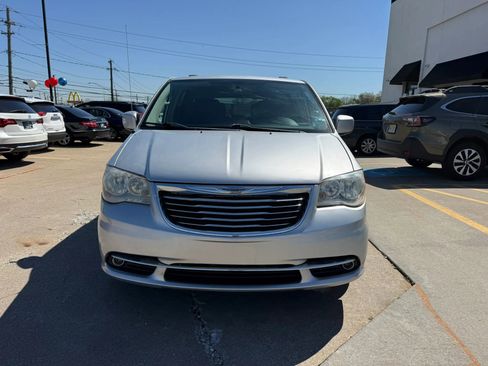Used 2011 Chrysler Town & Country Touring w/ Entertainment Group #1 image 2