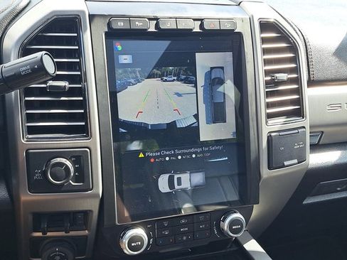 Certified 2021 Ford F250 Platinum w/ FX4 Off-Road Package image 29