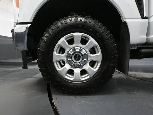 Used 2023 Ford F350 XLT w/ FX4 Off-Road Package image 17