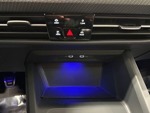 Used 2022 Volkswagen Golf R image 29