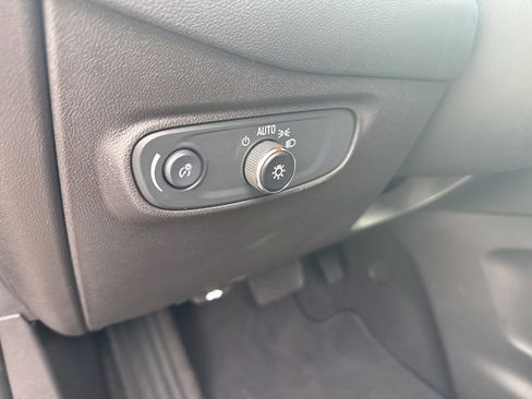 Used 2024 Chevrolet Equinox LT image 10