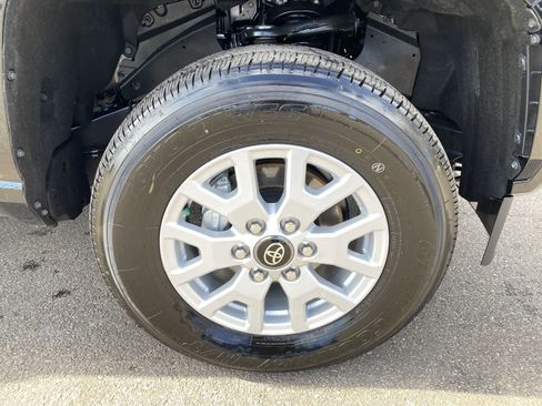 Certified 2025 Toyota Tacoma SR5 w/ SR5 Upgrade Package image 22