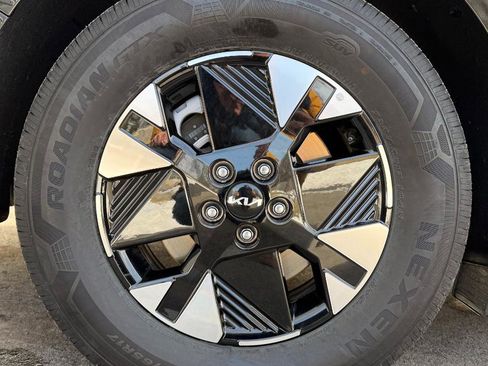 Used 2026 Kia Carnival LXS image 28