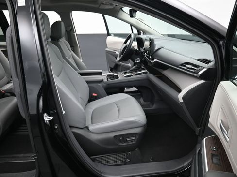 Certified 2022 Toyota Sienna XLE image 35