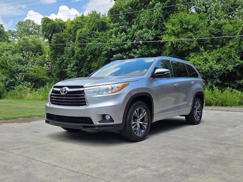 Used 2016 Toyota Highlander XLE FWD image 1