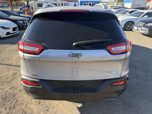 Used 2017 Jeep Cherokee Latitude image 6
