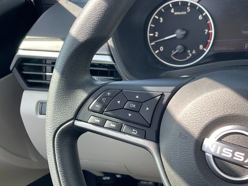 Used 2025 Nissan Altima 2.5 SV image 25