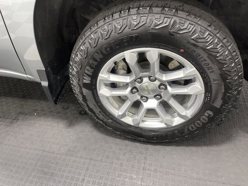 Used 2023 Chevrolet Silverado 1500 LT AWD/4WD image 27