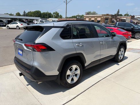 Used 2021 Toyota RAV4 XLE w/ XLE Grade Weather Package AWD/4WD image 5