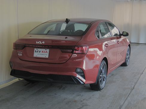 Used 2023 Kia Forte LXS image 5