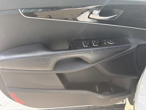 Used 2017 Kia Sorento FWD w/ LX Convenience Package image 8