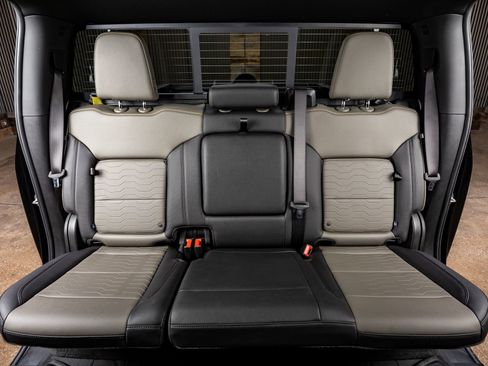 Used 2025 Chevrolet Silverado 2500 ZR2 image 33