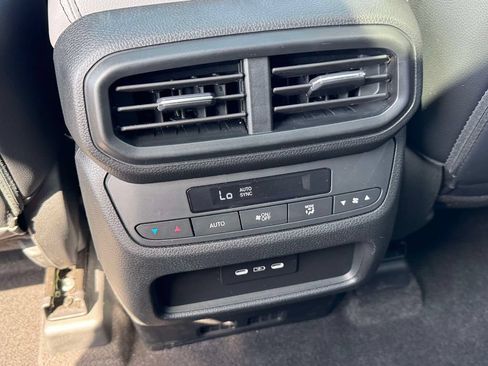Certified 2024 Honda Pilot Touring image 34
