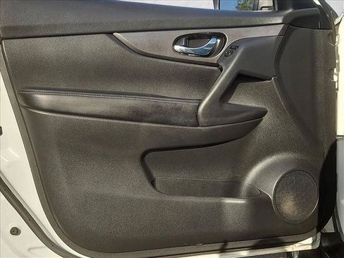 Used 2020 Nissan Rogue SV AWD/4WD image 11