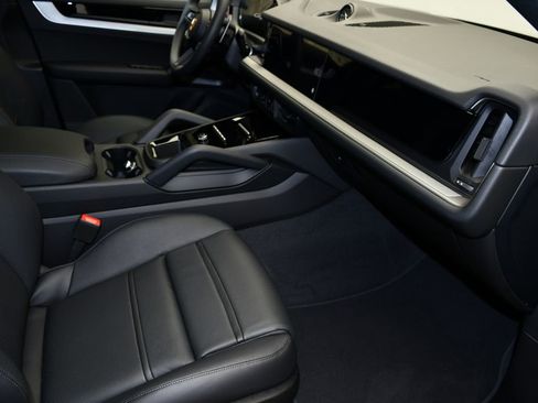 New 2026 Porsche Cayenne Coupe AWD/4WD image 26