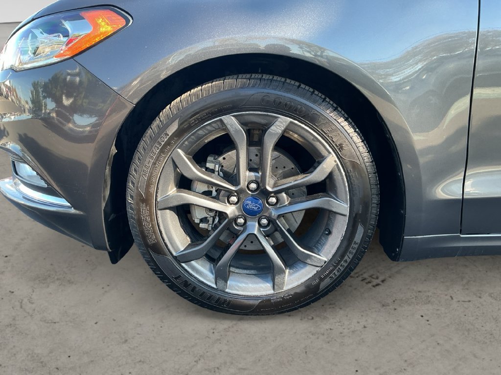 Used 2018 Ford Fusion SE w/ Equipment Group 201A FWD image 13