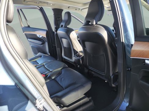 Used 2023 Volvo XC90 B5 Plus image 17