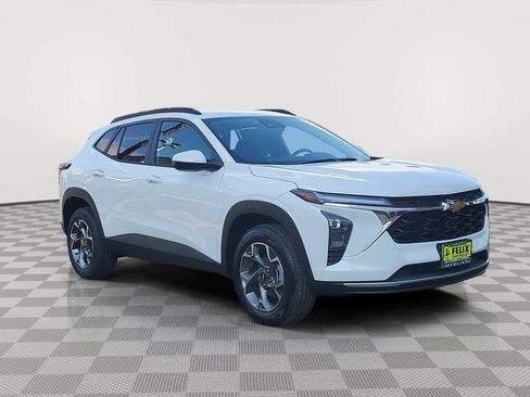 New 2026 Chevrolet Trax LT image 2