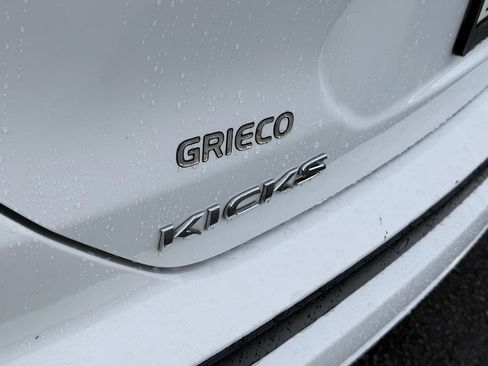 Used 2022 Nissan Kicks SV FWD image 14