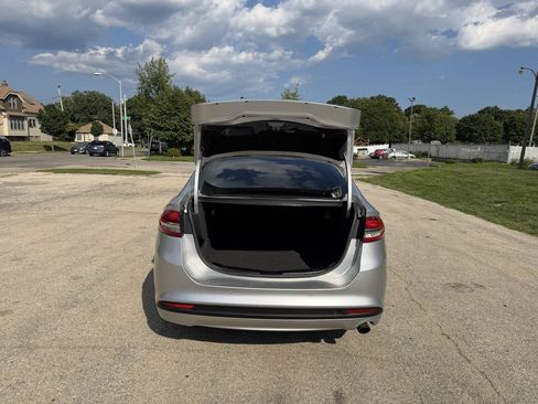 Used 2018 Ford Fusion SE w/ Fusion SE Technology Package FWD image 8