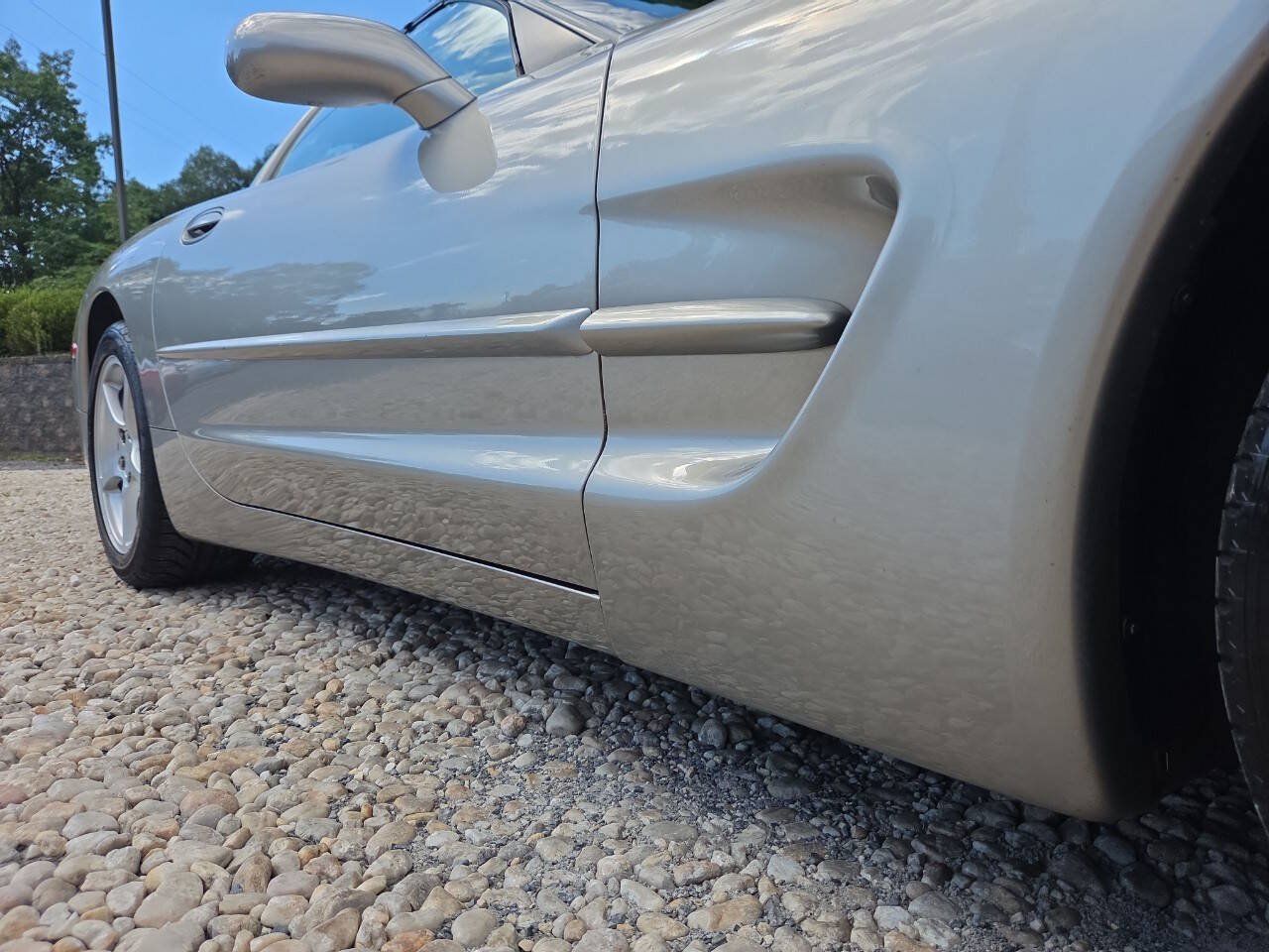 Used 2000 Chevrolet Corvette Coupe w/ Roof Pkg RWD image 25