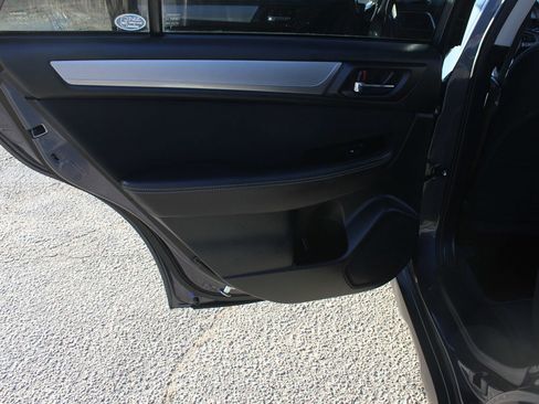 Used 2017 Subaru Outback 2.5i Premium image 37