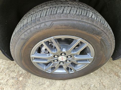 Used 2025 GMC Acadia Elevation FWD image 8