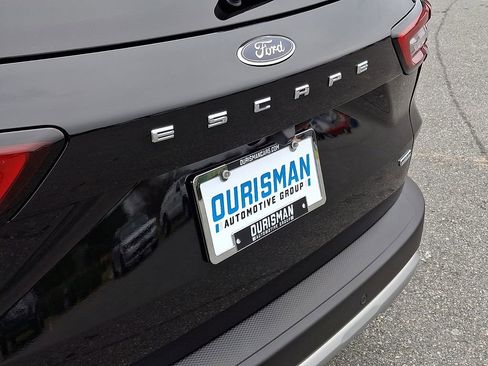 Used 2025 Ford Escape SE image 32