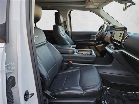Used 2025 Ford Expedition Platinum AWD/4WD image 16