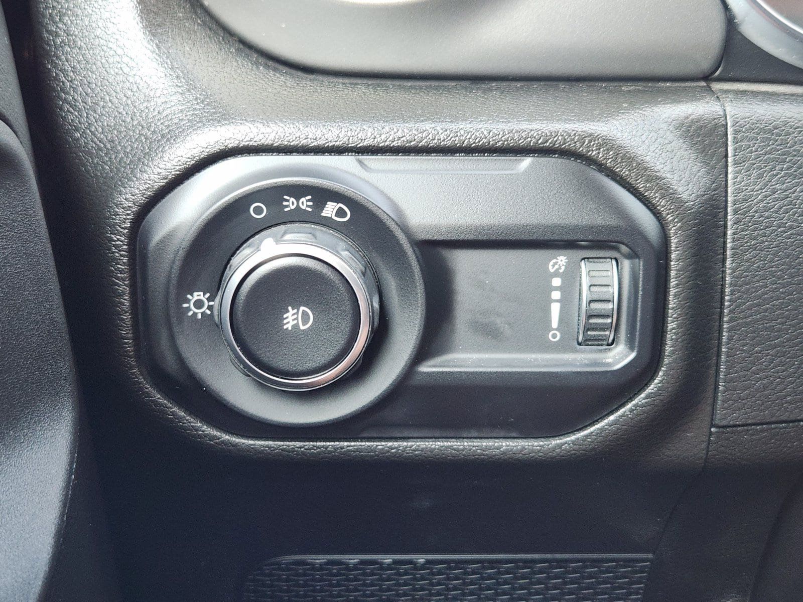 Used 2023 Jeep Wrangler Sport AWD/4WD image 30
