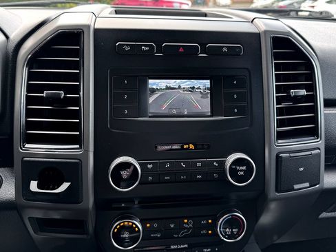 Used 2018 Ford Expedition XLT AWD/4WD image 29