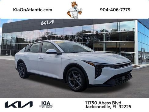 Used 2025 Kia K4 LXS image 1