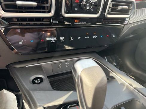 New 2026 Nissan Sentra SR w/ SR Premium Package FWD image 17