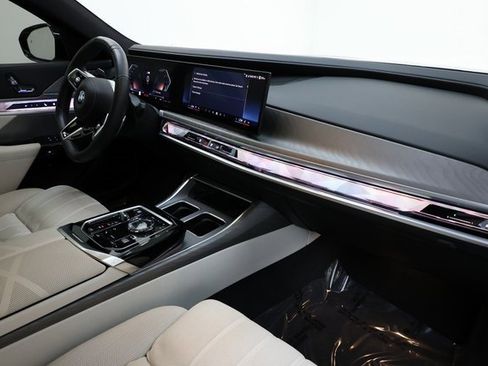 Used 2024 BMW 760i xDrive w/ Executive Package image 86