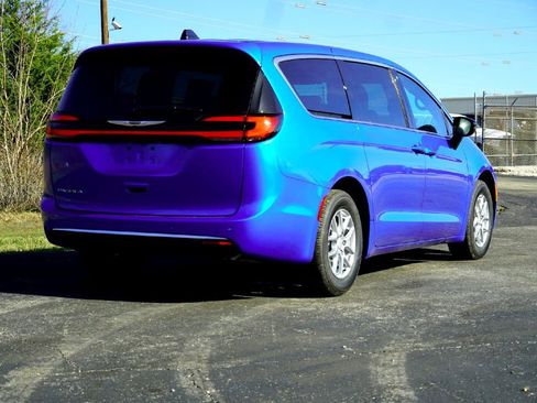 New 2026 Chrysler Pacifica Select image 6