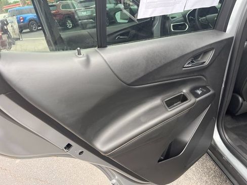 Used 2024 Chevrolet Equinox Premier FWD image 11