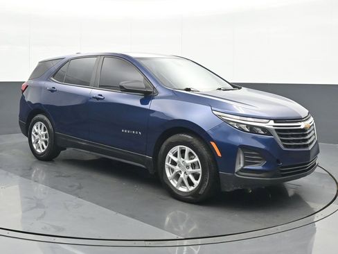 Used 2022 Chevrolet Equinox LS w/ LS Convenience Package image 9