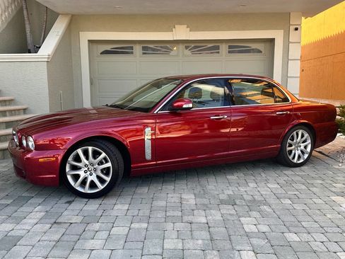 Used 2008 Jaguar XJ8 RWD image 1
