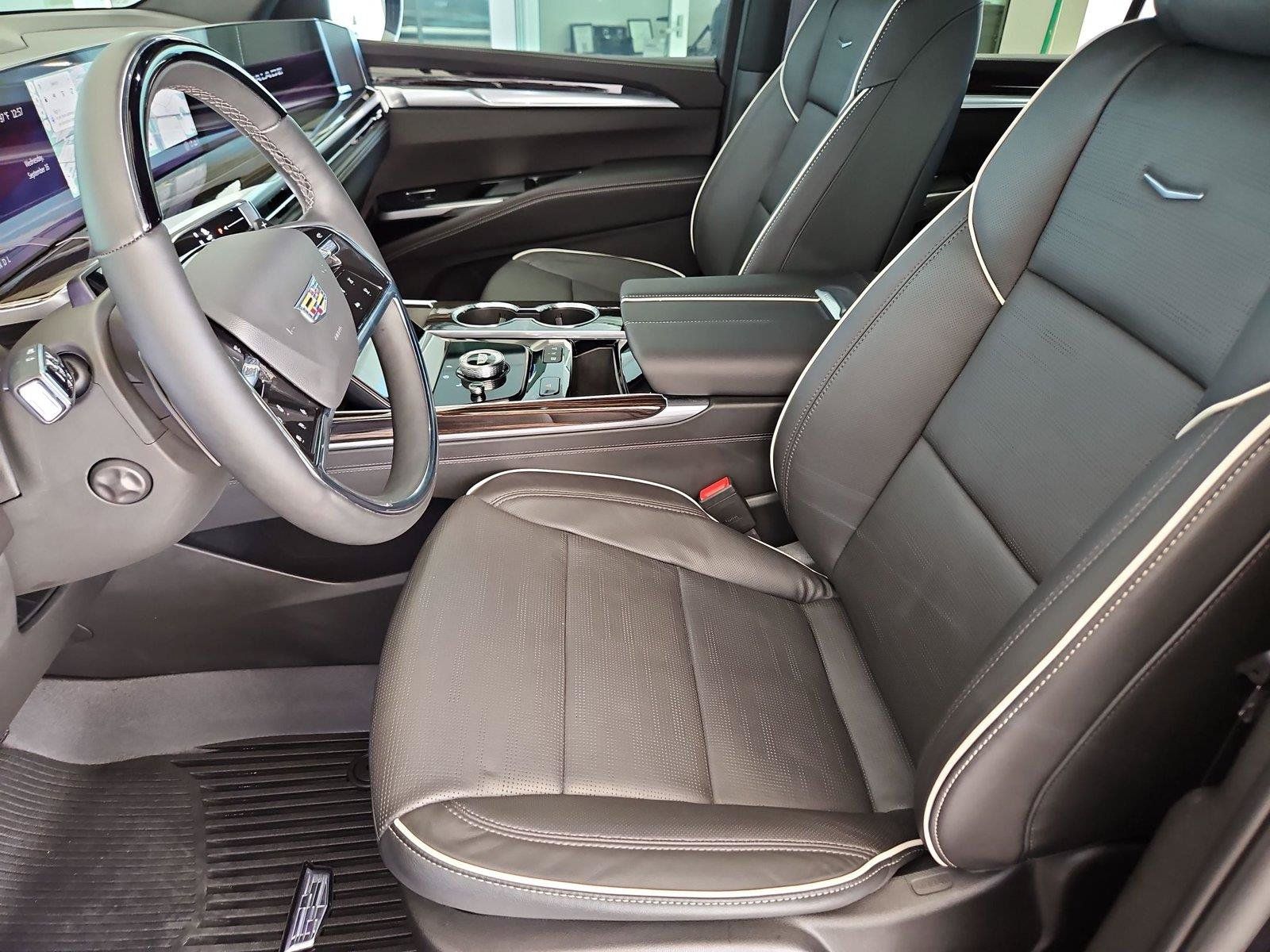 Used 2026 Cadillac Escalade Luxury w/ Touring Package AWD/4WD image 11