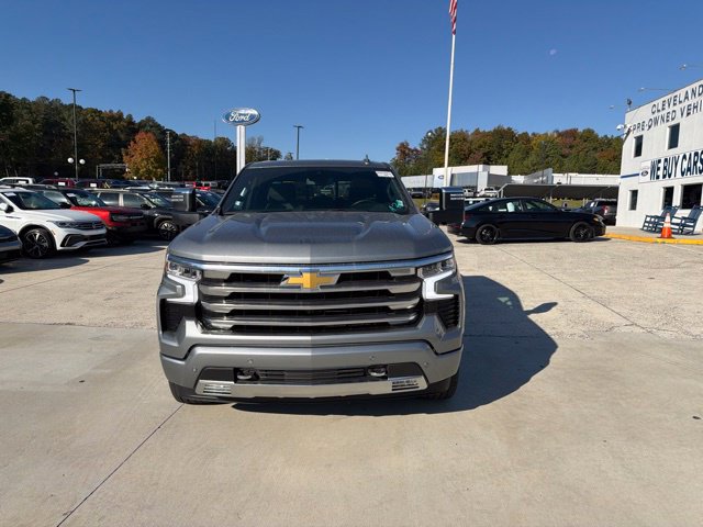 Used 2025 Chevrolet Silverado 1500 High Country w/ High Country Premium Package AWD/4WD image 2