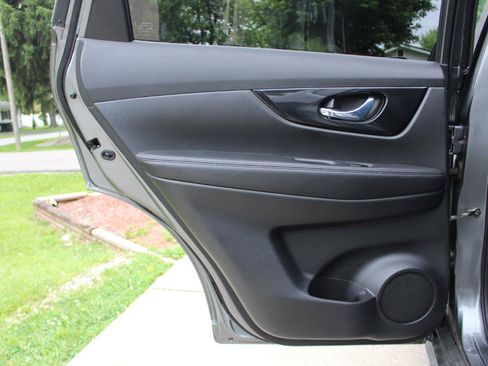 Used 2018 Nissan Rogue SL w/ Premium Package AWD/4WD image 32