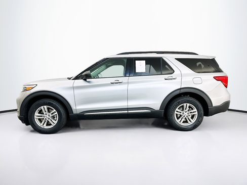 Used 2023 Ford Explorer XLT w/ Equipment Group 202A image 4