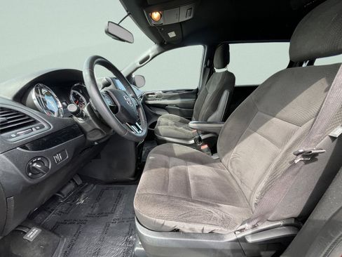 Used 2017 Dodge Grand Caravan SE FWD image 12