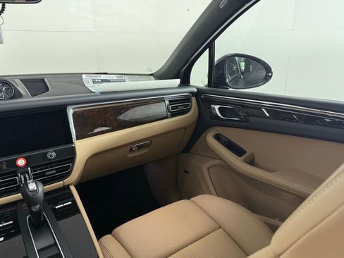 New 2026 Porsche Macan image 24
