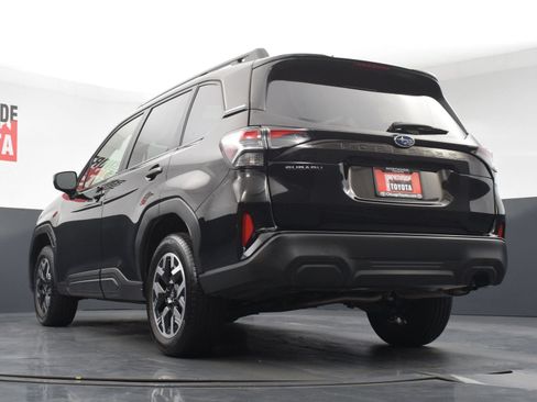 Used 2025 Subaru Forester Premium AWD/4WD image 31