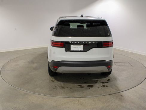 Used 2025 Land Rover Discovery S image 4