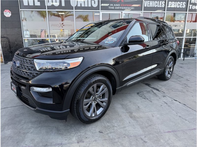 Used 2023 Ford Explorer XLT w/ Equipment Group 202A RWD image 3