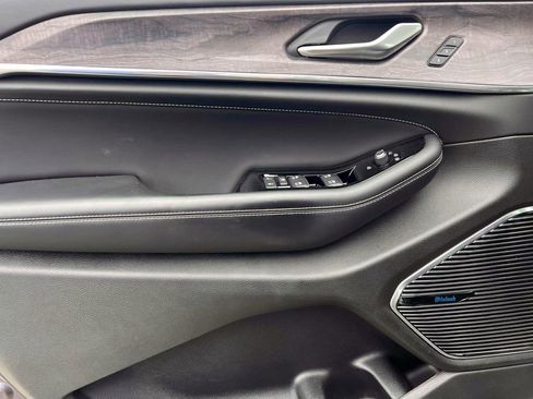 Used 2022 Jeep Grand Cherokee Overland image 17